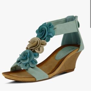 New in Box PATRIZIA Women's HARLEQUIN Ankle Strap T-Strap Sandals - Size 8/8.5